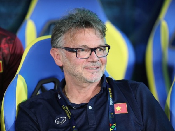 HLV Troussier: 'Hai trận sắp tới, U22 Việt Nam chỉ có 17 cầu thủ'
