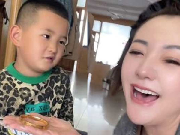 Cậu bé mầm non mang vòng vàng của mẹ đi tặng bạn gái
