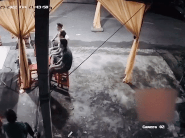 Những vụ ô tô húc bay rạp đám hiếu, hỷ dựng dưới lòng đường