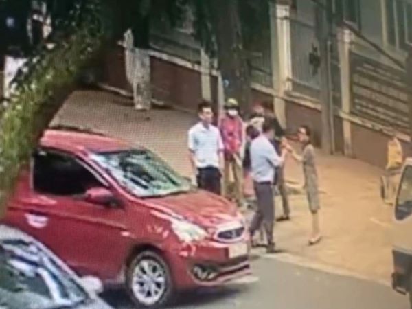 Nam bác sĩ bị tố hành hung cô gái giữa phố sau va chạm giao thông