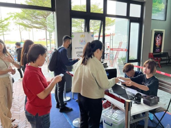Cổ động viên Việt Nam khó tìm vé bán kết bóng đá