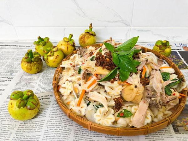 Trend gỏi gà măng cụt hot rần rần trên MXH là gì mà khiến dân mạng than vãn 'năm tam tai của măng cụt'?