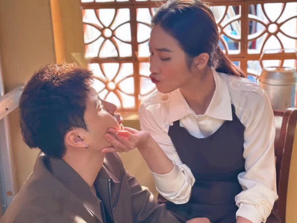 Khả Ngân - Thanh Sơn tung ảnh tình tứ, ánh mắt và cử chỉ khiến dân tình nghi ngờ