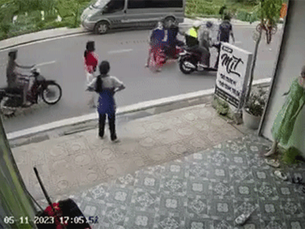 Đã xác định được danh tính cặp vợ chồng lao vào đánh tới tấp người phụ nữ chỉ vì lỡ đụng trúng con trai