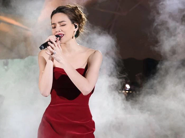Khán giả bỏ tiền triệu mua vé xem show Hồ Ngọc Hà, chê nhiều điểm thiếu chuyên nghiệp