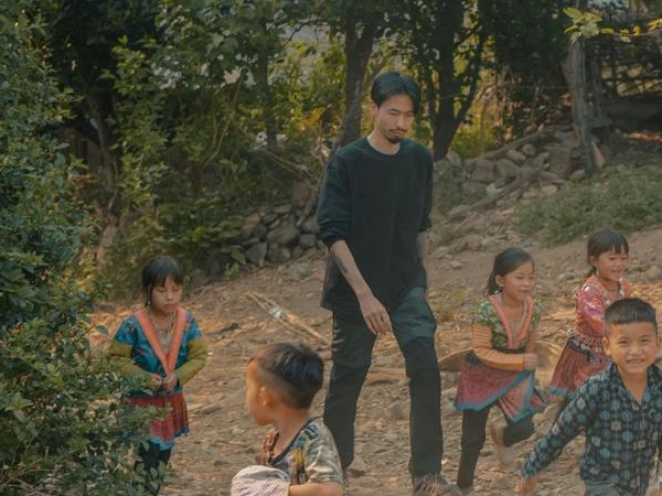 Đen ra MV mới, toàn bộ lợi nhuận được dành cho những người đặc biệt