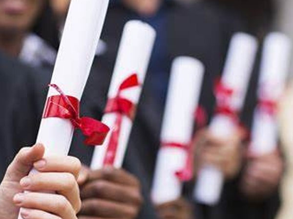 Giới trẻ áp lực chuyện cựu nữ sinh Ngoại thương 'đi làm 5 năm tiết kiệm 1 tỷ’