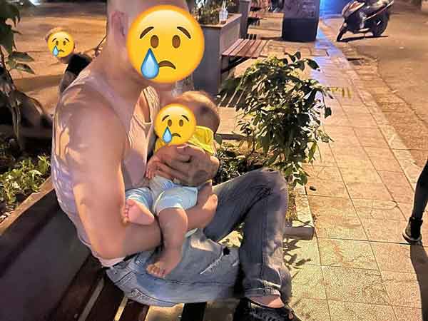 Nửa đêm phát hiện bé gái bị bỏ lại trước Nhà Thờ Lớn, người đàn ông 'nhặt' được nâng niu không rời