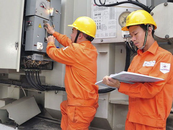 Tăng giá điện, hàng hóa liệu có 'té nước theo mưa'?