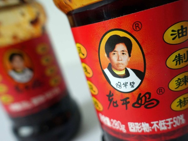 Nữ tỷ phú làm giàu từ chiếc xe đẩy bán ớt chưng