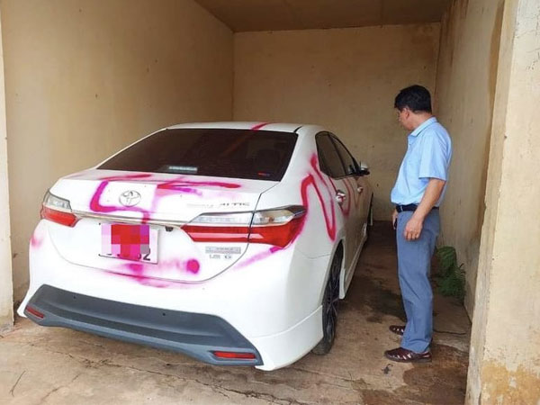 Xe ô tô của giám đốc bị xịt sơn giữa ban ngày tại cơ quan