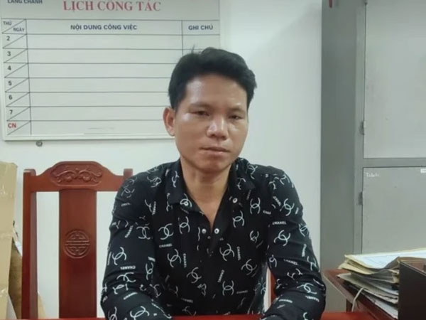 Tranh nhau hát karaoke, người đàn ông dùng micro đập chảy máu đầu chủ nhà