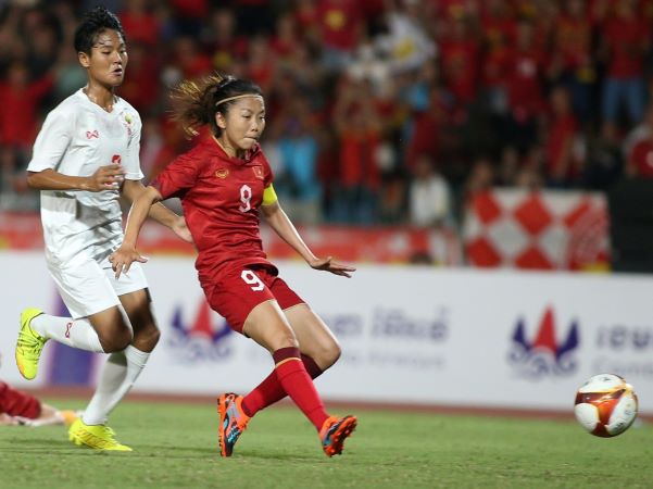 Video: Huỳnh Như ghi bàn thắng đầu tiên của trận chung kết bóng đá nữ SEA Games 32