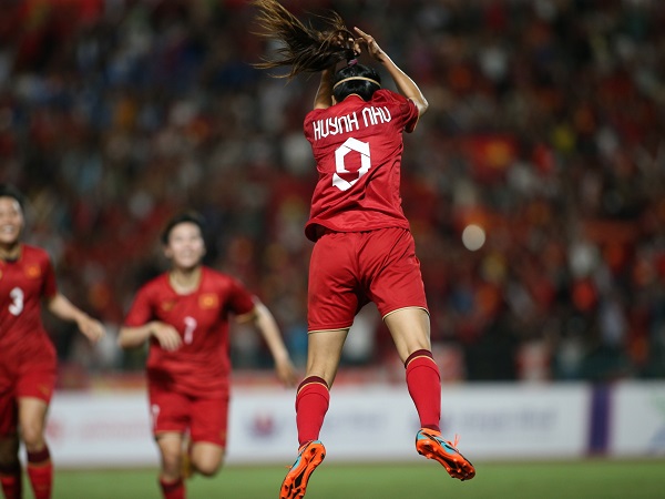 'Xé lưới' Myanmar, Huỳnh Như ăn mừng theo phong cách Ronaldo