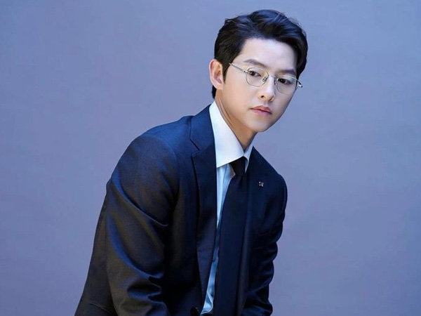 Song Joong Ki tắt tính năng gắn thẻ, tránh bị lôi vào cuộc bàn luận với 'tình cũ' Song Hye Kyo