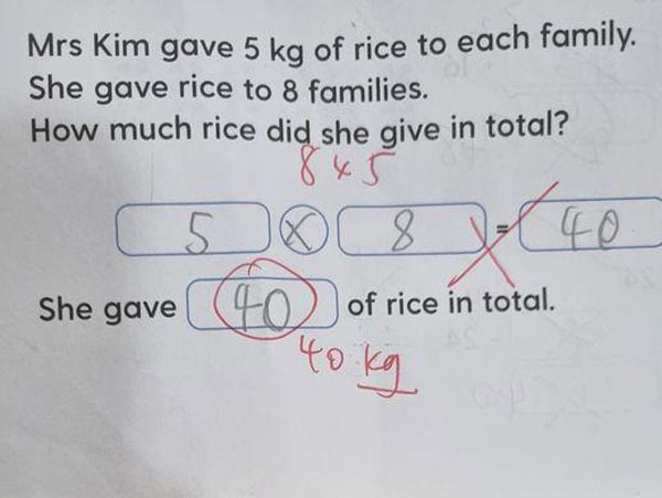 Bài toán 5x8=40 bị cô giáo gạch sai, bà ngoại 'nổi đóa' phản bác nhưng nghe giải thích đành ngậm ngùi nhận lỗi