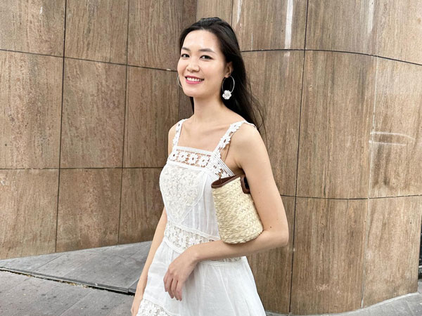 Tuổi 33 kín tiếng của Hoa hậu Việt Nam quê Đà Nẵng: 'Nghiện' để mặt mộc, theo gia đình sang sống ở trời Tây