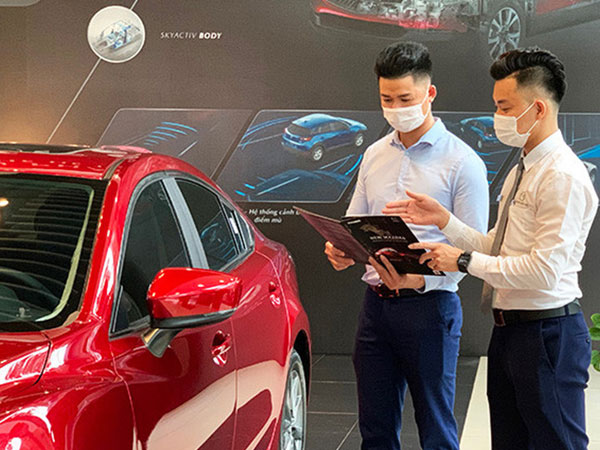 Ngân hàng cho vay kéo khách mua ô tô, chỗ 0%, nơi cao chót vót