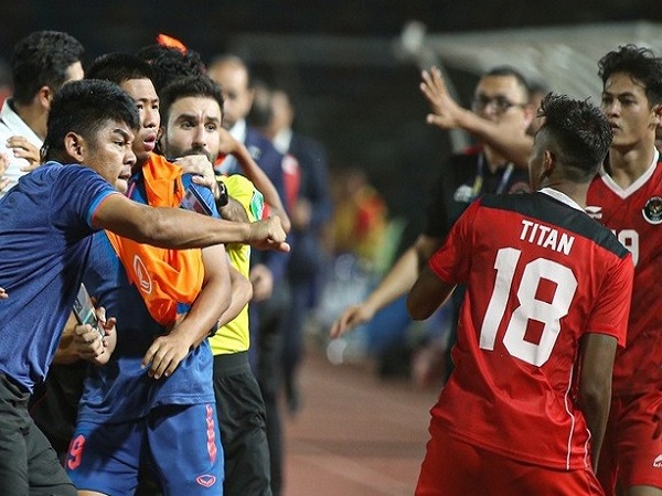 Ai là người khơi màn ‘ẩu đả’ tại chung kết SEA Games, Thái Lan hay Indonesia?