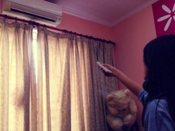 Đóng kín cửa bật điều hòa ai cũng tưởng đúng hóa ra sai lầm tai hại: Vừa tốn điện vừa hại sức khỏe