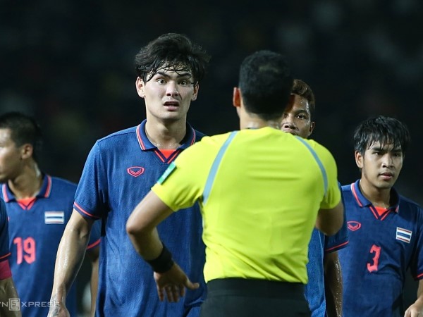 Trung vệ Khemdee của U22 Thái Lan: Sau tuyên ngôn sốc là hành vi bất thường