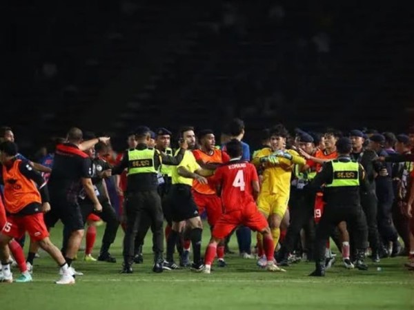 LĐBĐ Thái Lan lên tiếng sau vụ ‘thượng cẳng chân, hạ cẳng tay’ tại chung kết SEA Games