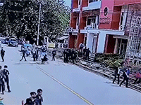 Kinh hoàng tài xế say rượu tông hàng loạt học sinh và người đi đường