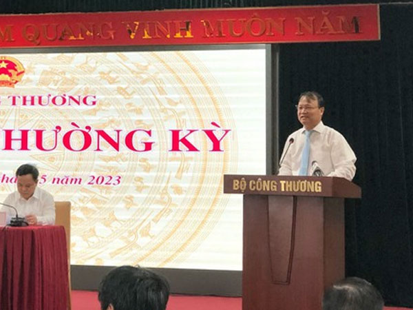 Bộ Công Thương nói gì việc tăng giá điện, cắt điện luân phiên?