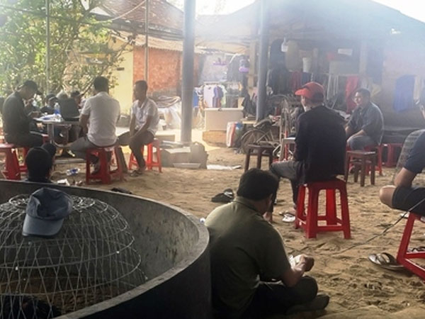 Nghe công an bao vây sới gà, 2 người nghi chạy trốn, nhảy xuống sông và chết đuối