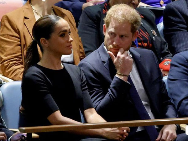 Xe chở vợ chồng Hoàng tử Harry 'bị rượt đuổi' giữa New York