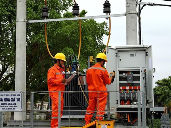 Vì sao cắt điện khẩn cấp lúc cao điểm nắng nóng 40 độ C?