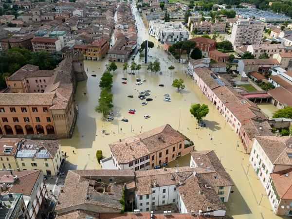 Italia oằn mình chống chọi lũ lụt tồi tệ nhất 100 năm qua
