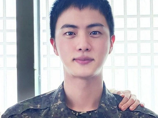 Nữ điều dưỡng bị điều tra vì tìm cách tiếp cận trái phép Jin (BTS) trong quân ngũ