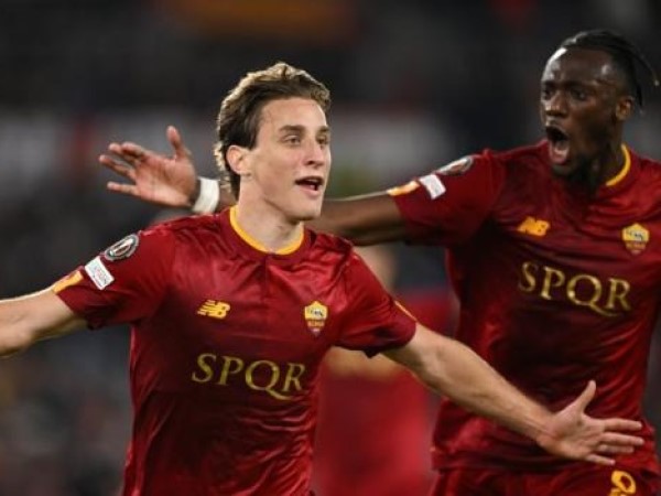 Bóng đá Italia tái lập kỷ lục vào chung kết cả 3 Cúp châu Âu