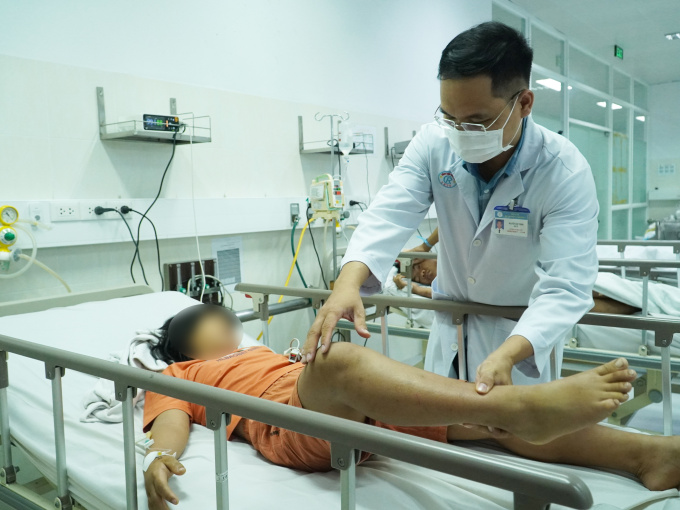 Đình chỉ cơ sở sản xuất chả lụa tại TP.HCM khiến nhiều người nhập viện