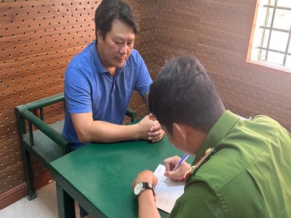 Kẻ dùng súng bắn náo loạn khu dân cư: Đối tượng khai một đằng, nạn nhân nói một nẻo