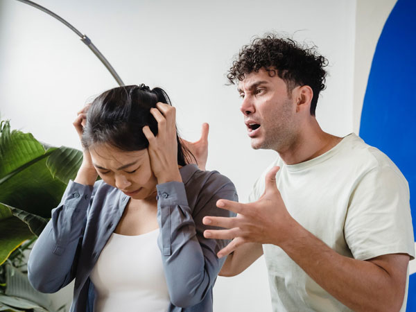 Mẹ chồng ngủ nhờ điều hòa ngày nắng nóng, vợ chồng con trai cãi nhau