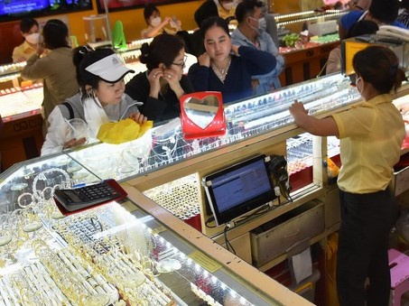 Giá vàng hôm nay 20-5: Bất ngờ tăng dựng đứng