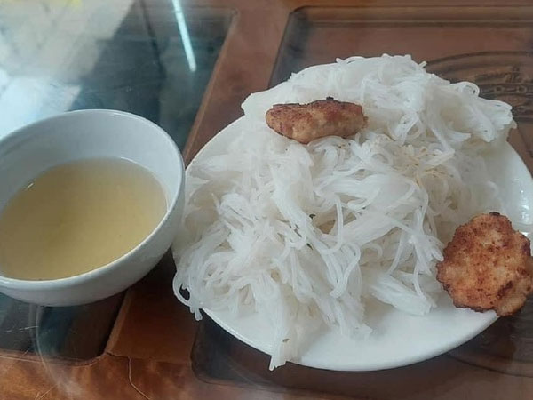 Tranh cãi suất bún chả 35 ngàn đồng có 2 cái chả ở Sầm Sơn
