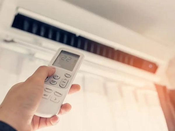 Chuyên gia lý giải vì sao đi nắng về ngồi điều hòa lại dễ đột quỵ?