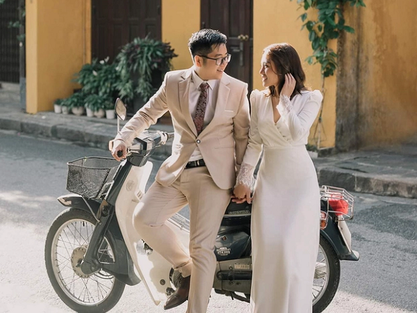 Bạn gái cùng bàn hồi lớp 6 bị phản bội, chàng trai 'tranh thủ' tỏ tình luôn