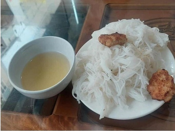 Bất ngờ: Mức xử phạt vụ suất bún chỉ có 2 cái chả giá 35.000 đồng ở Sầm Sơn