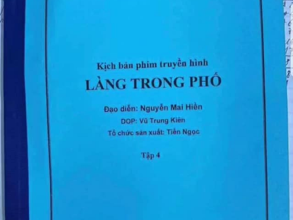 Lộ hình ảnh đoàn phim Làng Trong Phố khai máy: Khán giả đoán Phố Trong Làng có phần 2, còn giữ nguyên hai diễn viên từ phần 1