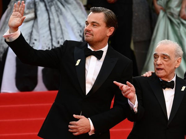 Leonardo DiCaprio 50 tuổi vẫn gây sốt thảm đỏ kèm 9 phút vỗ tay
