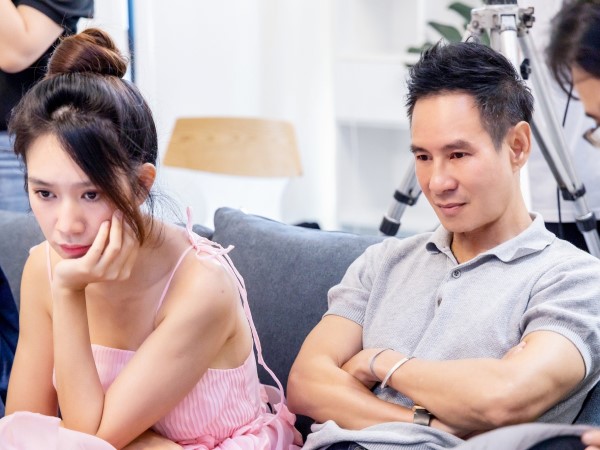 Đạo diễn ‘Lật mặt’ gây sốt với hình ảnh phong trần thời trẻ