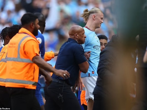 Những kẻ lạ mặt làm chậm tiến trình đăng quang của Manchester City