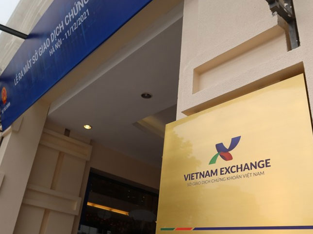 Chứng khoán ‘lao dốc’, VNX lãi hơn 2.000 tỷ đồng từ đâu?