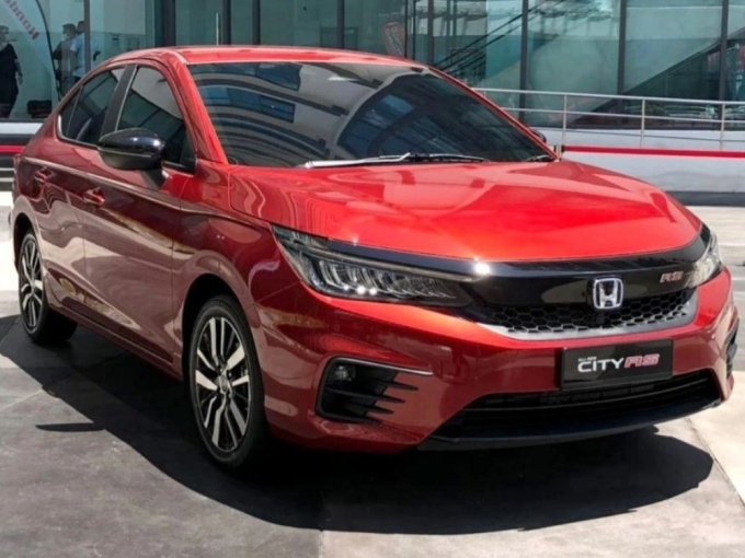 Loạt xe sedan giảm giá sâu, có mẫu chỉ còn hơn 300 triệu đồng