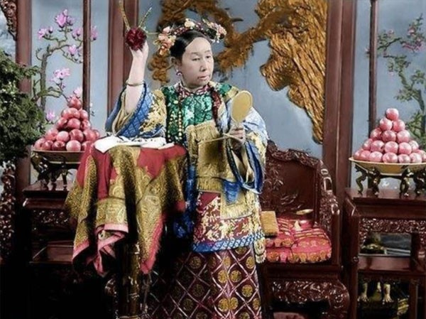 Bí mật khủng khiếp giấu trong những móng tay của Từ Hi Thái hậu