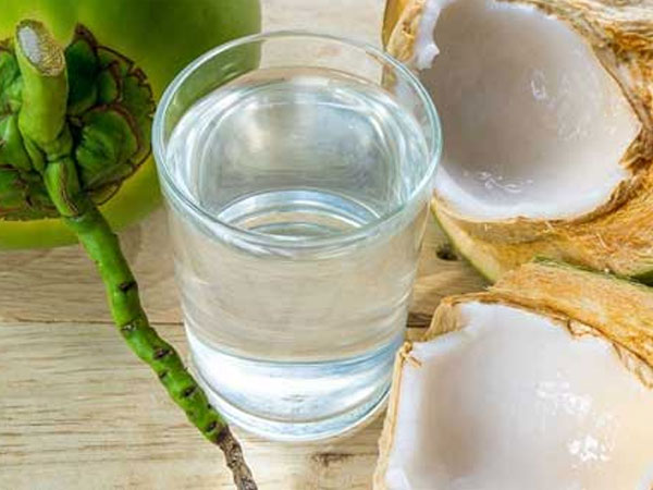 Không ngờ uống nước dừa theo cách này sẽ làm bạn yếu đi, 4 lưu ý trong ngày nắng nóng nhất định phải tránh